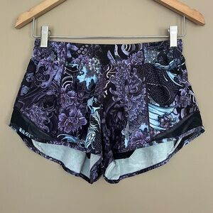 {Lululemon} Hotty Hot Short II 2.5" Low Rise in Memoir Multi Purple / Black - 6